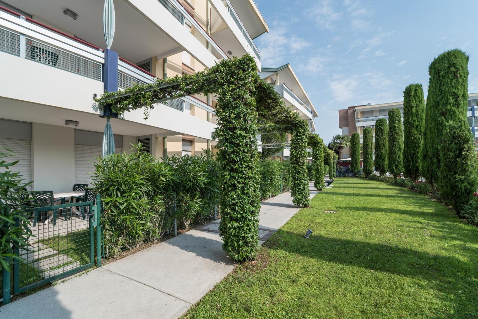 Villaggio Planetarium Resort Bibione Exterior photo