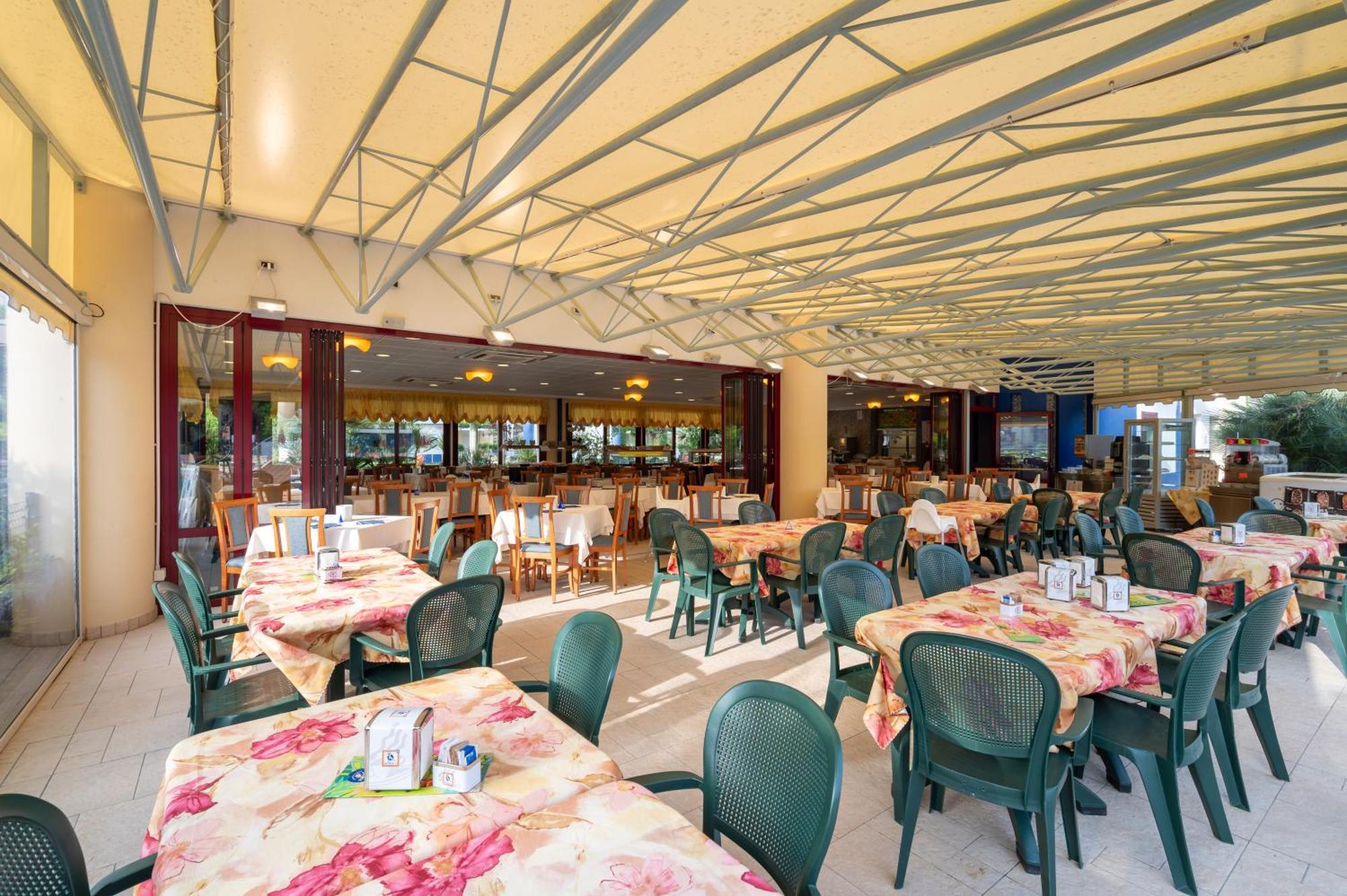 Villaggio Planetarium Resort Bibione Exterior photo